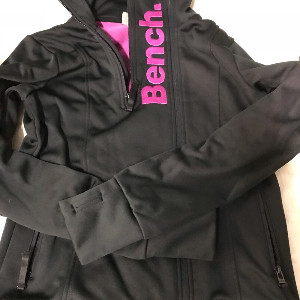 Arm fleece zip up jacket by Bench.